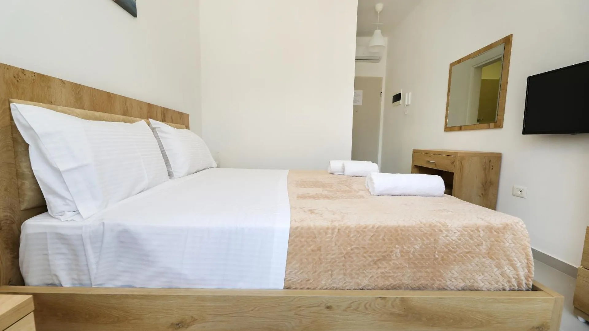 Gjilek Santorini Residence, Drymades Dhermi דירה