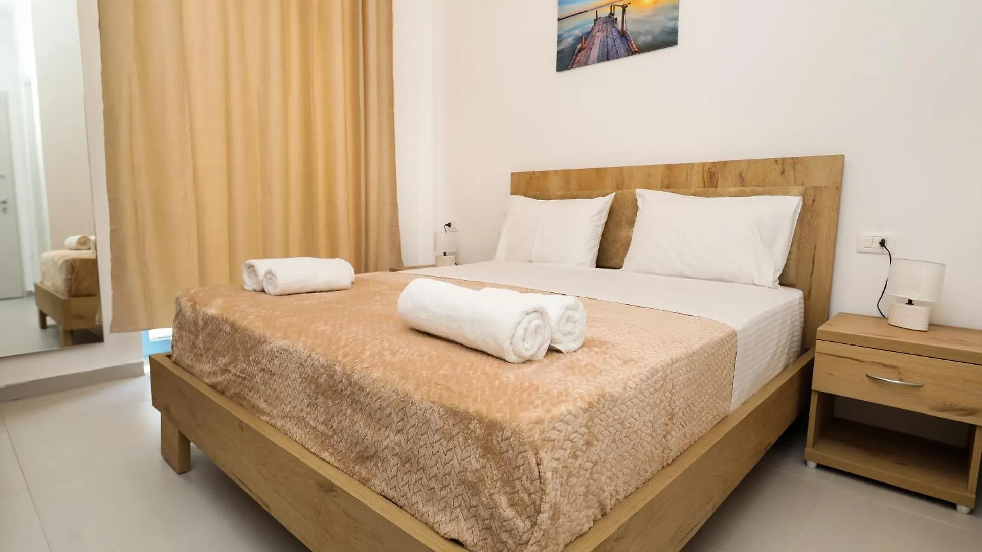 Gjilek Santorini Residence, Drymades Dhermi דירה