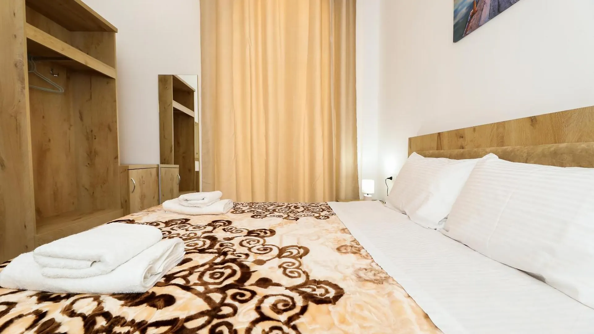 Gjilek Santorini Residence, Drymades Dhermi